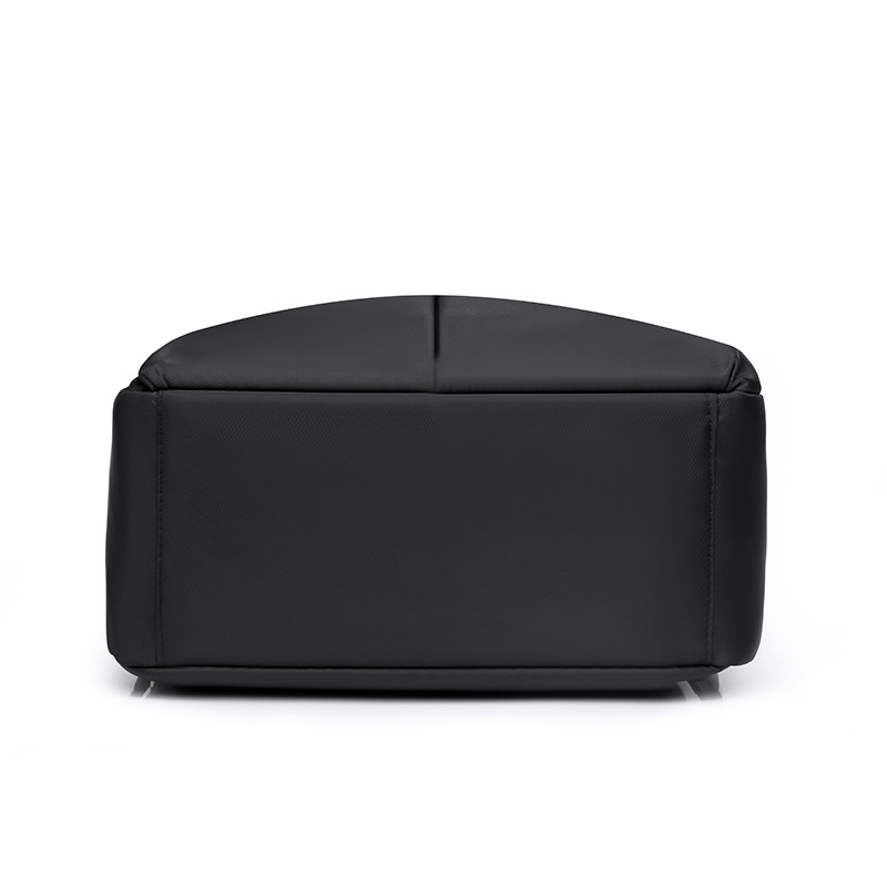 2023 verano nuevo estilo versión coreana de la mochila de nailon para mujer simple y versátil mochila para computadora ligera de gran capacidad al por mayor