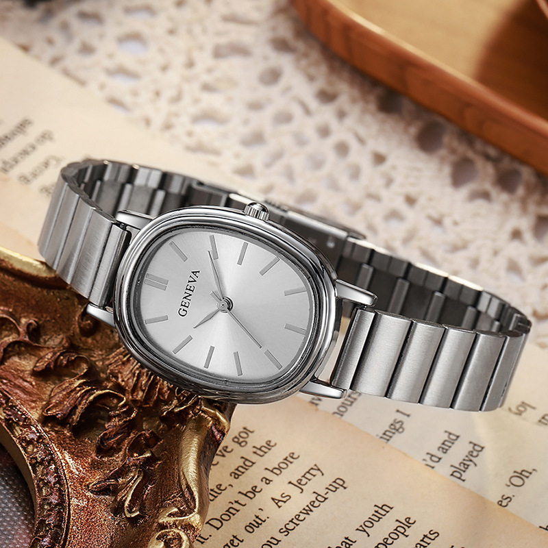 Reloj transfronterizo moda ovalada bambú cinturón de acero reloj de mujer casual simple celebridad en vivo muñeca plateada 1 reloj