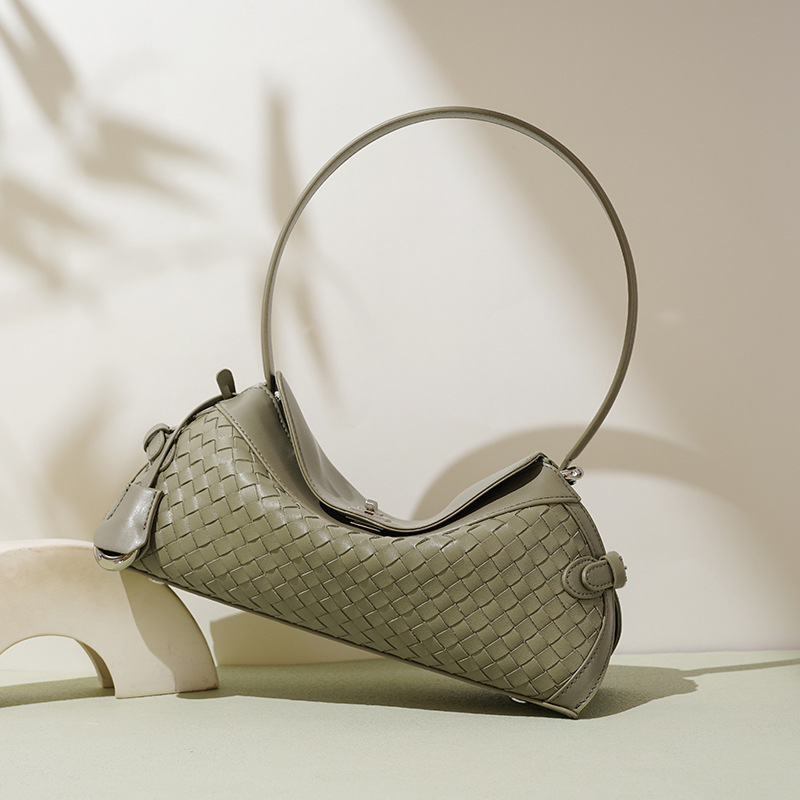 包包女2025热销新款复古高级感编织包头层牛皮通勤女士单肩枕头包
