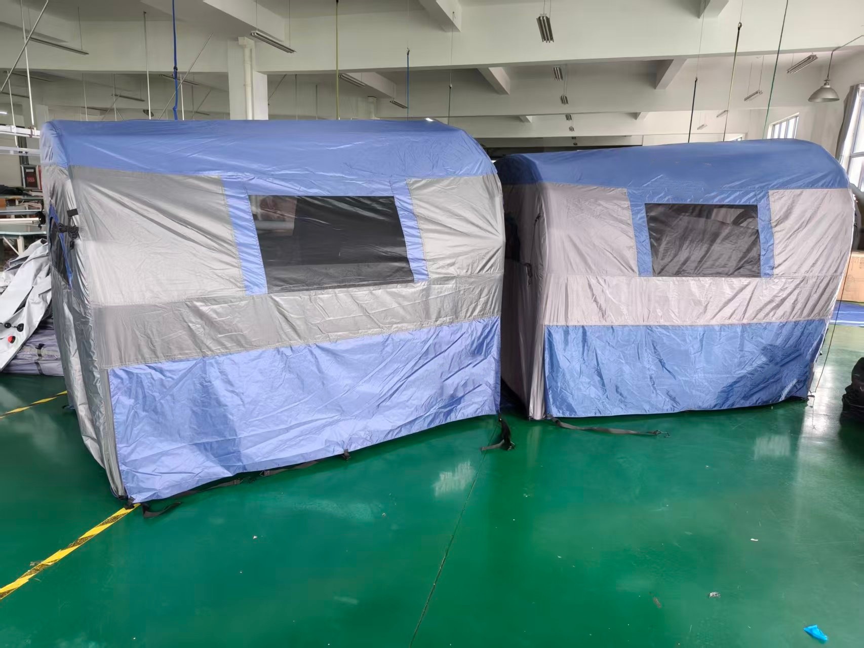 New inflatable pickup truck bed tent with detachable sunshade for outdoor camping, 5-person vehicle rear tent