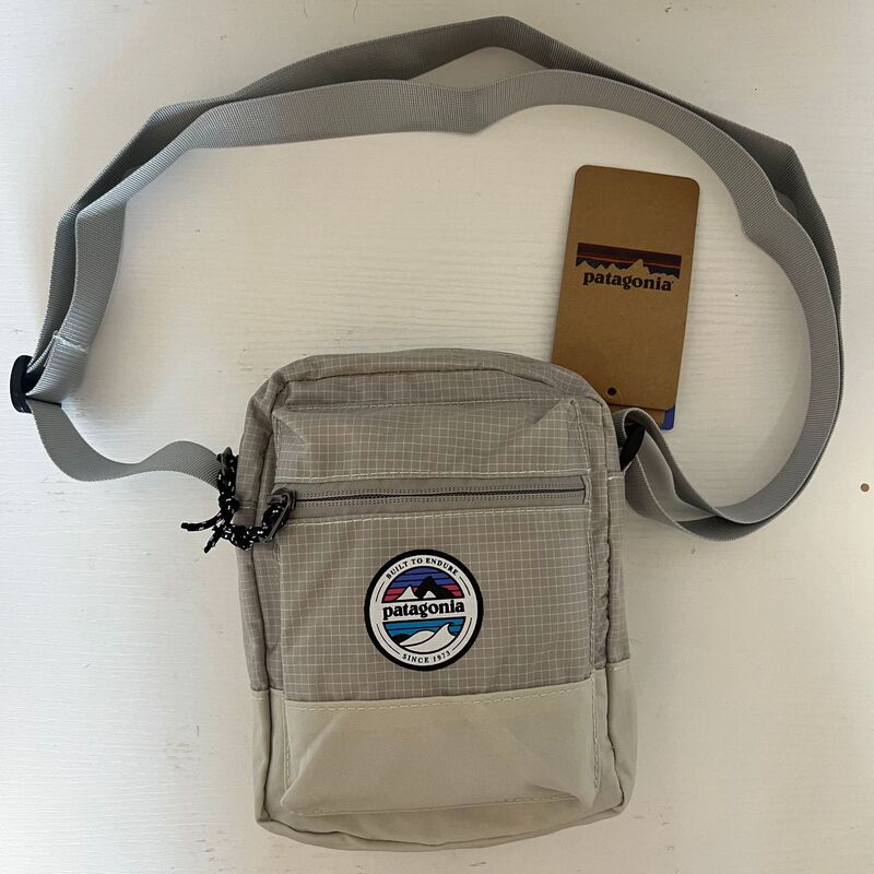 Patagonia Bata Small Crossbody Bag Can Be Worn Diagonally Across the Body, Unisex Casual Mobile Phone Bag, Small Outdoor Sports Bag
