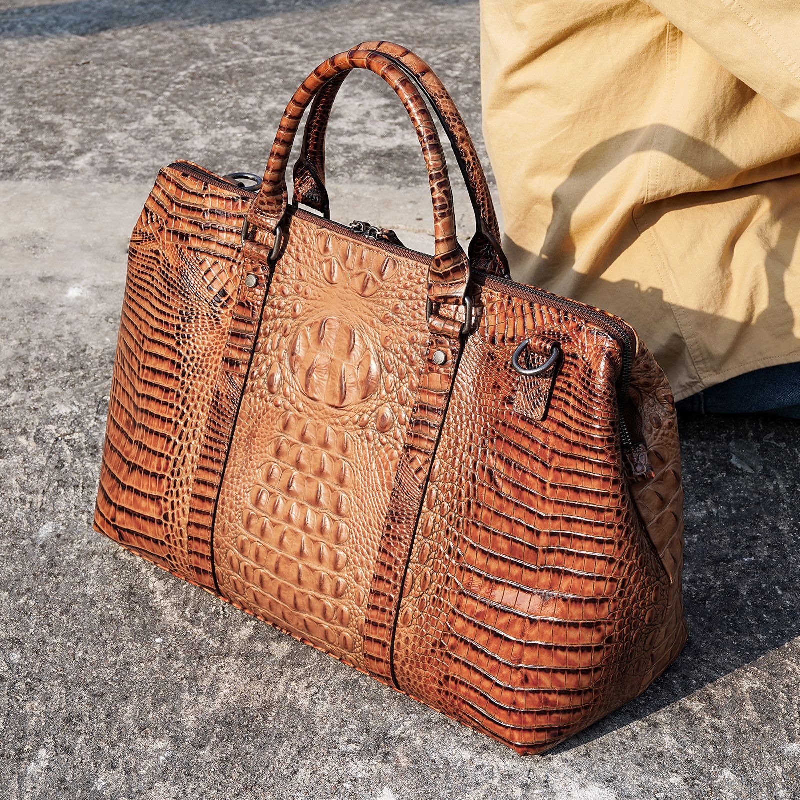 Unisex Genuine Cowhide Handbag New Crocodile Pattern Short Distance Luggage Bag_voghion.com