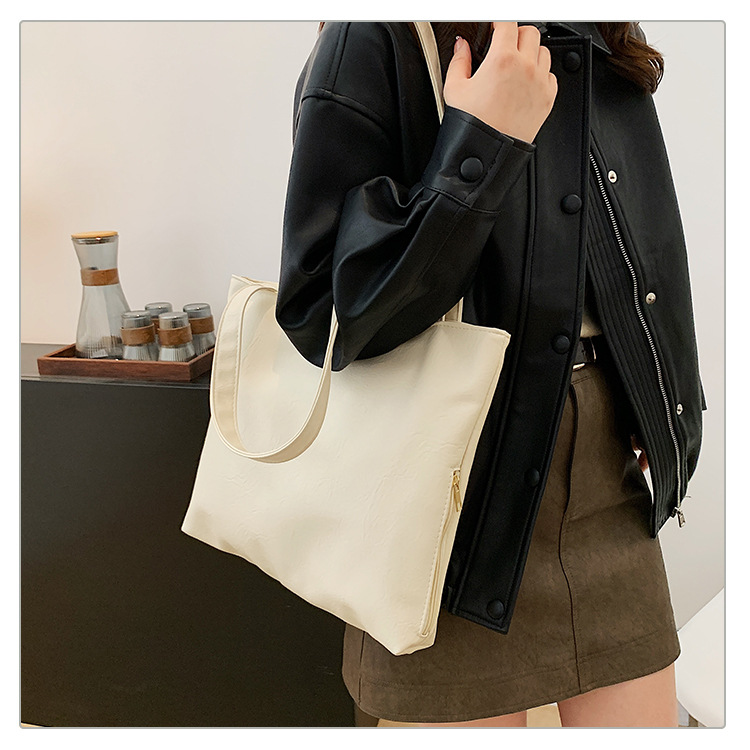 Retro large-capacity tote bag for women, 2024 new style fashionable portable commuting bag for going out, single-shoulder bag for students' classes undefined