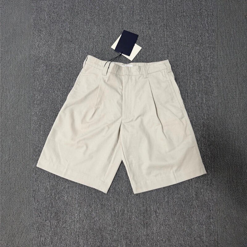 Authentic, original, in-stock P brand 26SS Bermuda shorts in khaki, solid color, casual and versatile, unisex Authentic, original, in-stock P brand 26SS Bermuda shorts in khaki, solid color, casual and versatile, unisex