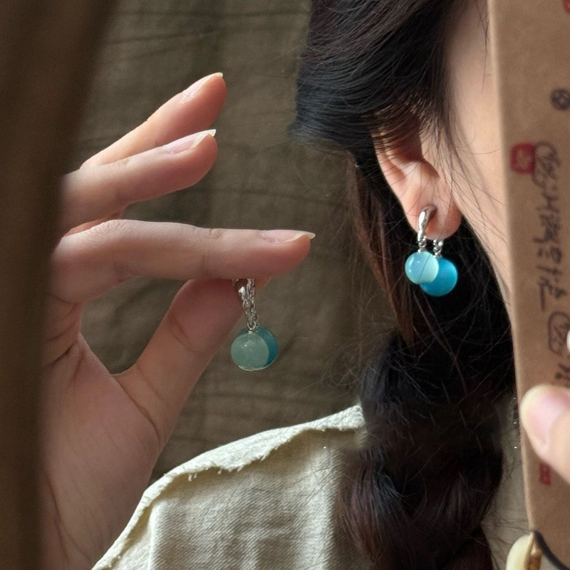 [Lime Soda] Blue and Green Contrasting Color Front and Rear Large and Small Ball Earrings, a Two-Wear Super Invisible Ear Clip