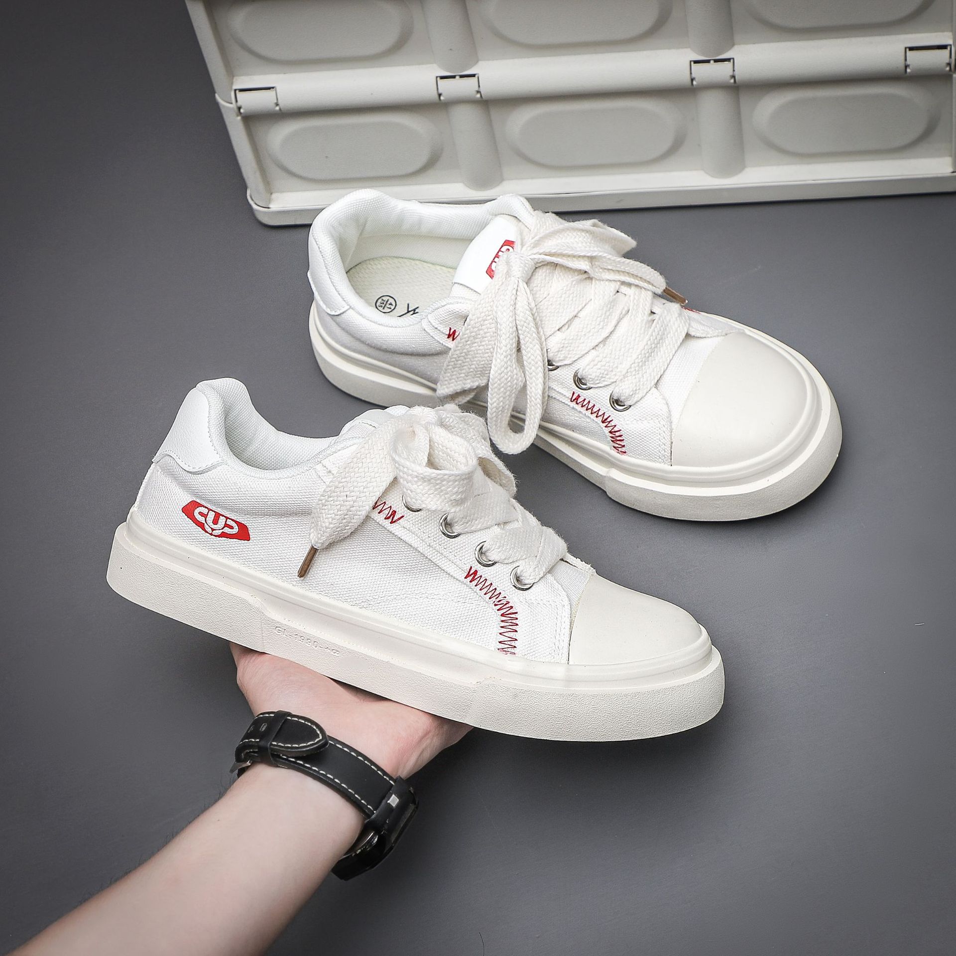Yuanbo retro nicho skateboard para niños zapatos de moda de suela gruesa de otoño 2025 nuevos zapatos de hombre zapatos de lona