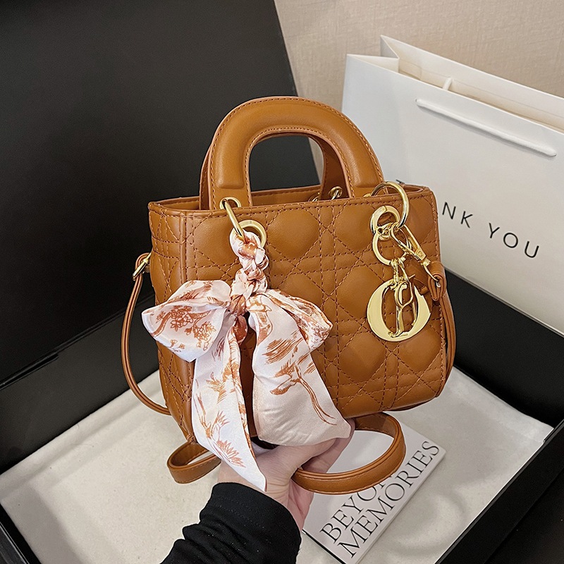 Daifei bordado bolso cuadrado pequeño bolso de moda pañuelo de seda para mujeres bolso lingge Senior nicho 2025 nuevo bolso para niños