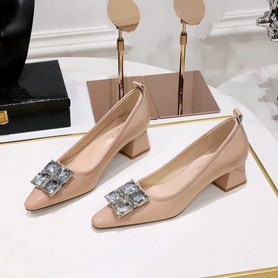 1235-K58 Korean Fashion Banquet Women&apos;s Shoes Thick Heel Middle Heel Lacquered Leather Shallow Mouth Small Pointed 