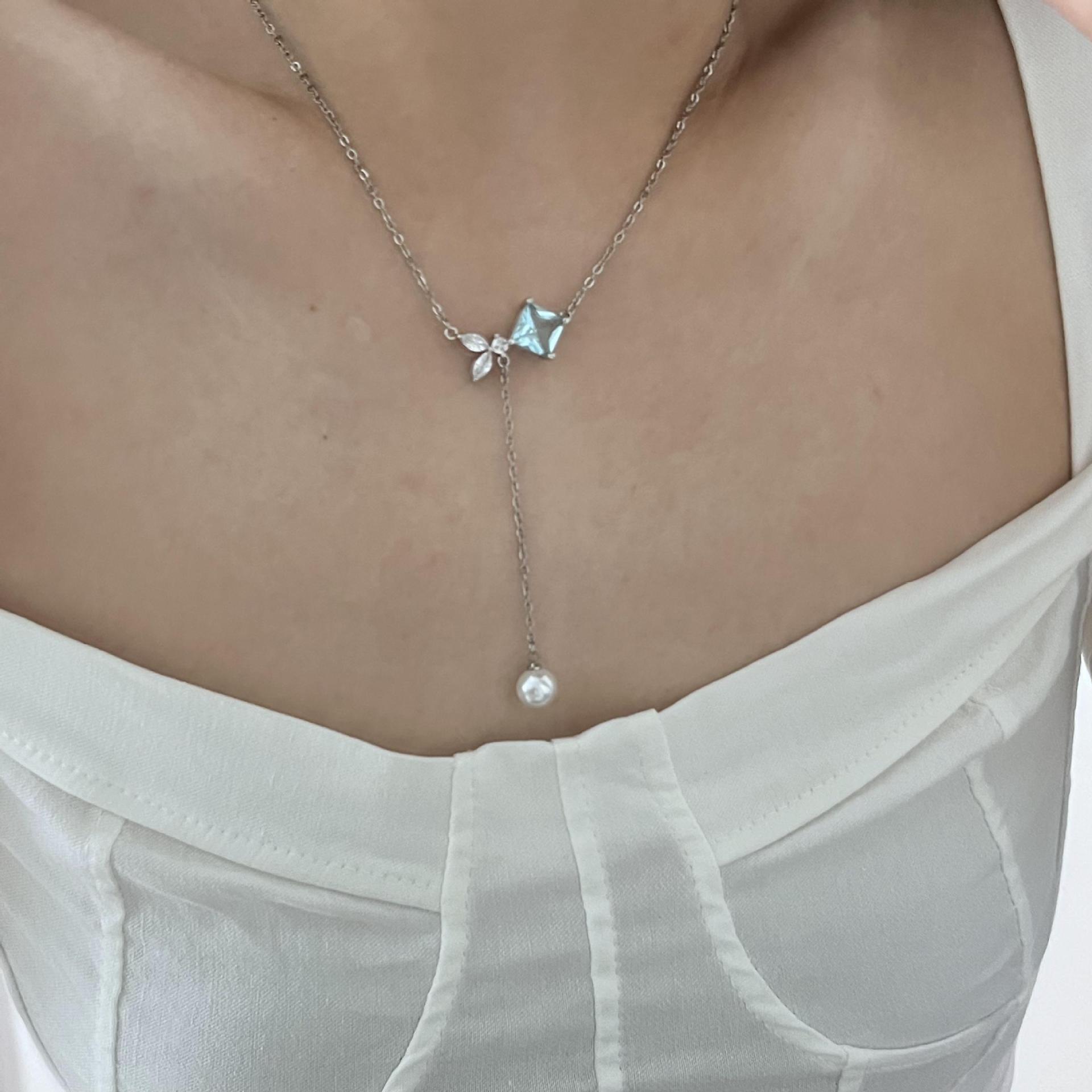 Womenu0027S Elegant Geometric Alloy Necklace Inlay Zircon Necklaces