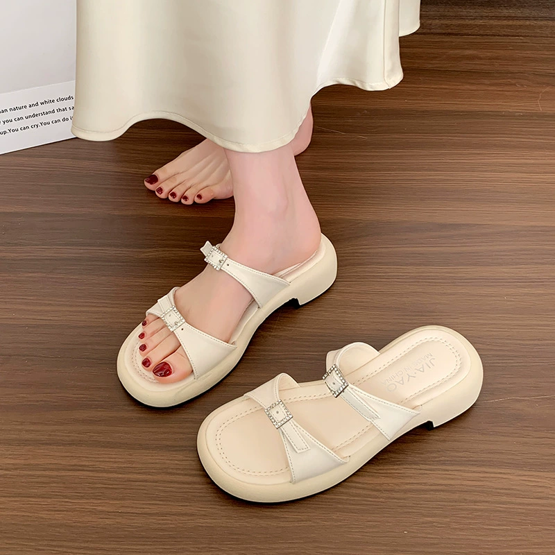 Summer fashionable beach slippers with bow