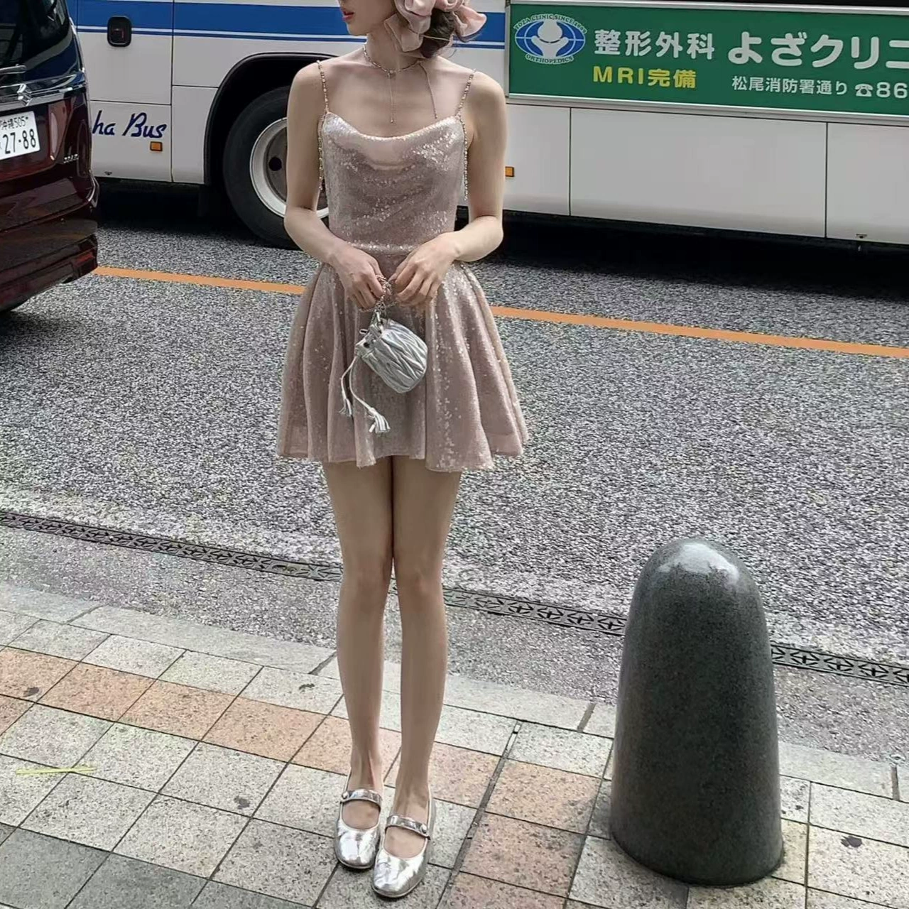 Чисто желание высокого уровня чувство тяжелой промышленности с блестками нерегулярные подтяжки платье женская сексуальная талия тонкая темпераментная юбка