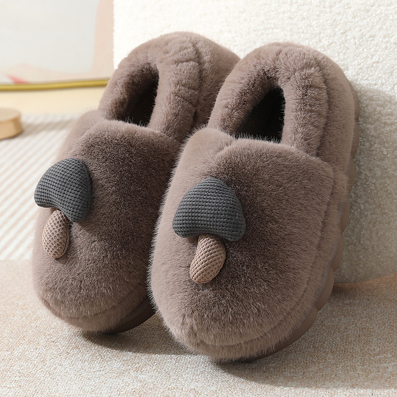 Nuevos zapatos de algodón para niños en invierno, otoño e invierno, suelas gruesas, lindas parejas de hongos, zapatos de algodón peludos para el hogar engrosados para padres e hijos