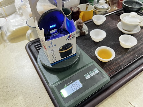 Car ashtray ceramic liner with lid lamp LED car creative multi-functional car special cross-border supply