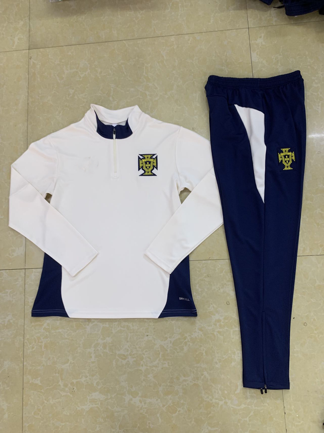 Uniformes de fútbol de otoño e invierno de Paris Messi Mbappe, uniformes de entrenamiento rojos y negros de Liverpool Barcelona, versión jugador Bol.