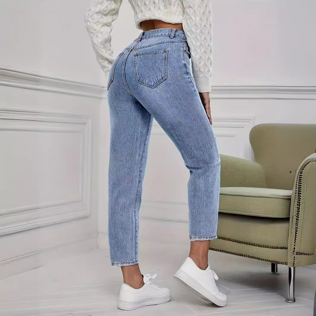 Abbigliamento donna Jeans strappati alla moda casual_voghion.com