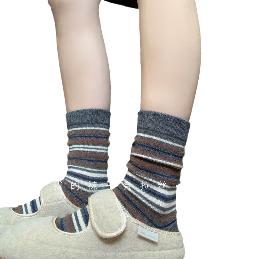 Calcetines a rayas de peluche marrón para mujeres otoño y invierno grueso estilo retrógrado personalidad de moda barra de color media calcetines de pila de viento universitarios