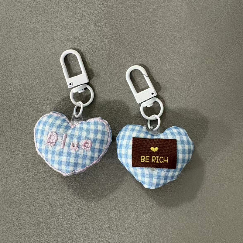Corazón encantador de la niña cuadrícula amor llavero colgante tela amor broche ropa accessorios zapatos calcetines diy