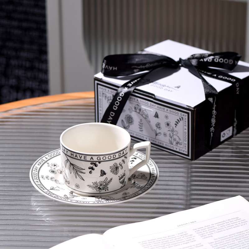 Pinellia Flower, nicho, estilo retro francés, taza de café en blanco y negro, caja de regalo de lujo ligero, traje exquisito