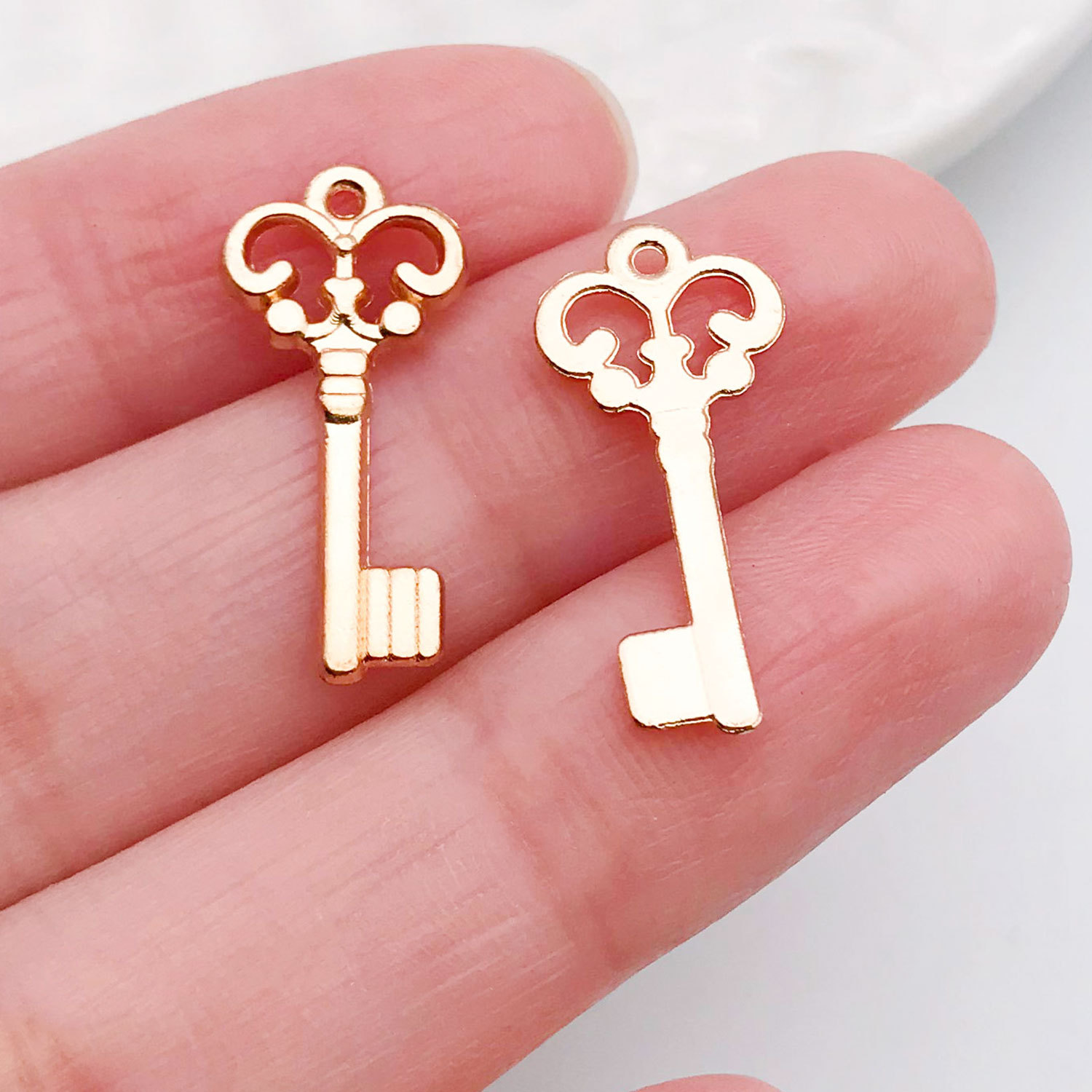 21002-M-kc金锌合金小钥匙10x22-0.4g