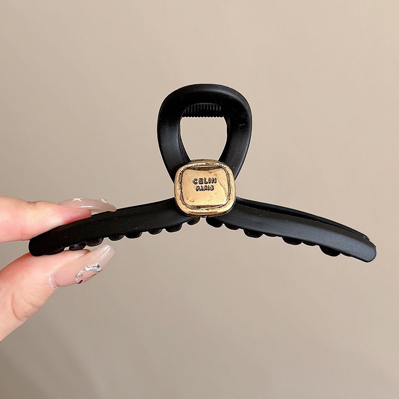 Clipper de cabello de peluche de color café de alto rendimiento de mujeres otoño invierno peludo de gran tamaño detrás del brazo de caparazón tiburón clipper de cabello adornamiento