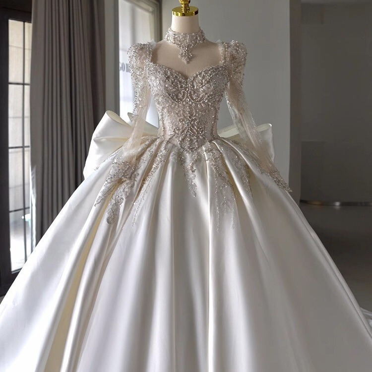 French satin wedding dress retro heavy industry new bridal high-grade texture Princess large tail main yarn high-end women French satin wedding dress retro heavy industry new bridal high-grade texture Princess large tail main yarn high-end women