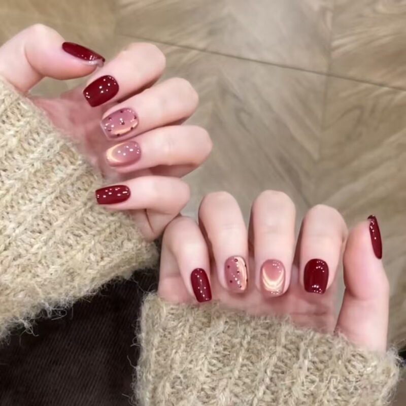 Handmade Manicure Christmas and New Year Red Polka Dot Cat Eye Whitening Simple Sweet Girl Short Nails High-End Manicure Patches