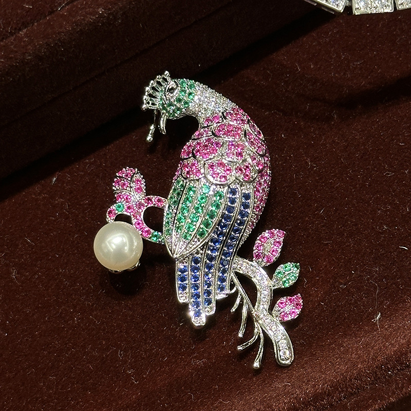 Élégante broche paon colorée avec incrustation de zircon_voghion.com
