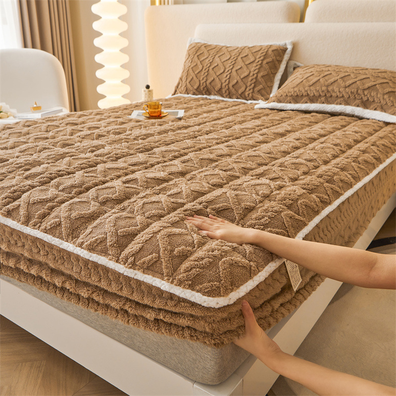 Winter Thickeneded New Corn Velvet Bed Bed Sheets, Warm Type a Milk Velvet Bedspread, Mattress Protector, Bed Bed Sheets Three-Piece Set
