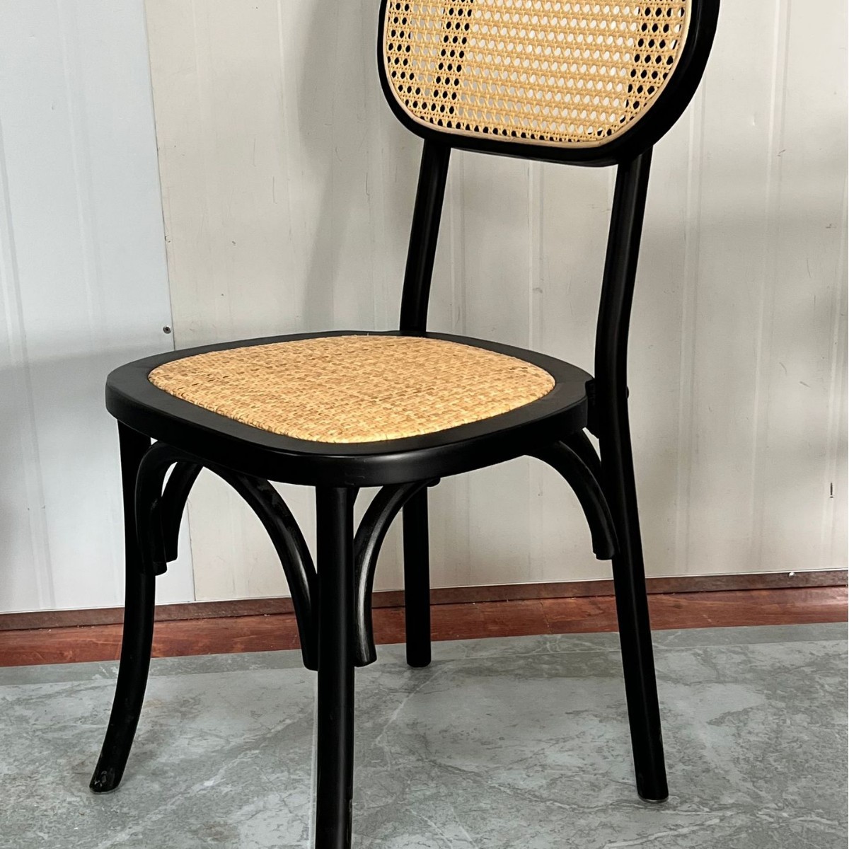 Café de madera sólida sofá mesa y silla combinación de estilo americano medieval mezcla restaurante de postres restaurante mesa y silla comercial de catering