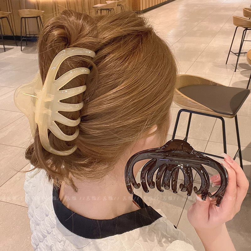 髪のボリュームが多めの女性用大型ヘアクリップ、後頭部に髪をまとめるフレンチレトロヘアクリップ、シャーククリップ、ネットセレブ2025新スタイル