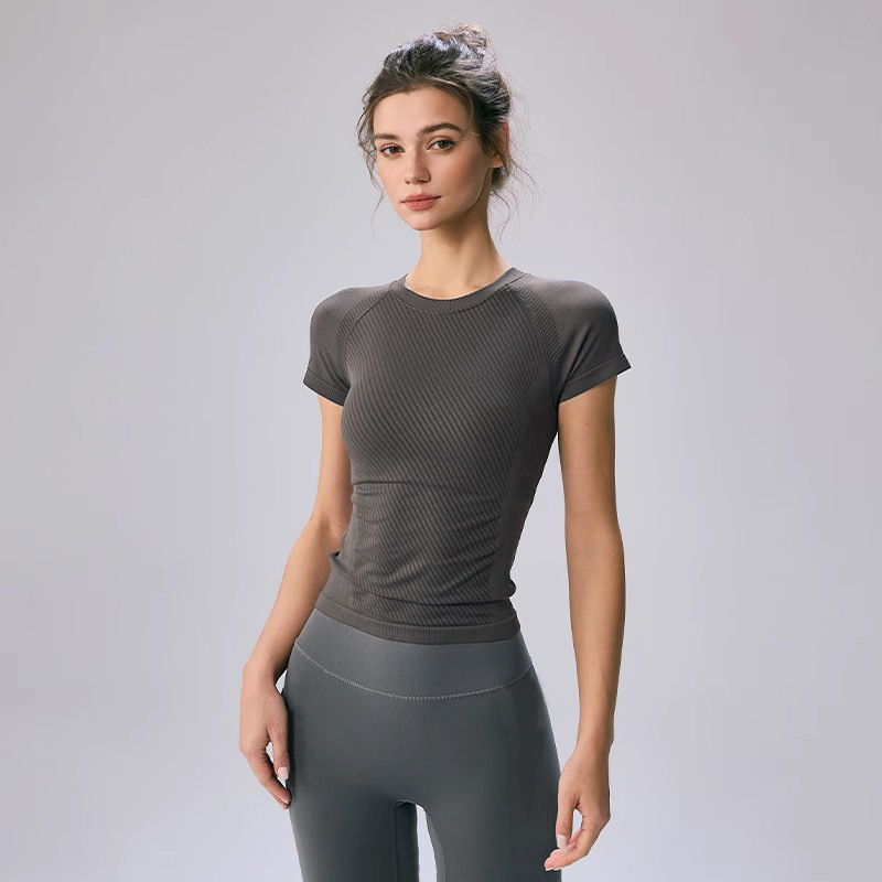 Plus-Size Yoga Clothing for Women, Short-Sleeve Quick-Dry Sports Top, Slim-Fit Running Fitness T-Shirt, Set for Plus-Size Women, Lightweight Summer Style Plus-Size Yoga Clothing for Women, Short-Sleeve Quick-Dry Sports Top, Slim-Fit Running Fitness T-Shirt, Set for Plus-Size Women, Lightweight Summer Style