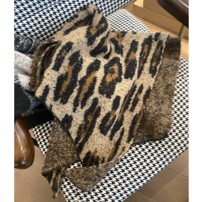 Bufanda cálida versátil con estampado de cachemira de imitación gruesa y nueva versión coreana de otoño e invierno para mujer de leopardo_voghion.com