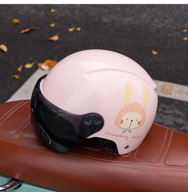 New National Standard 3C Certified Electric Vehicle Helmet, Cute Female Model Electric Vehicle Safety Helmet, Universal Motorcycle Half Helmet for All Seasons