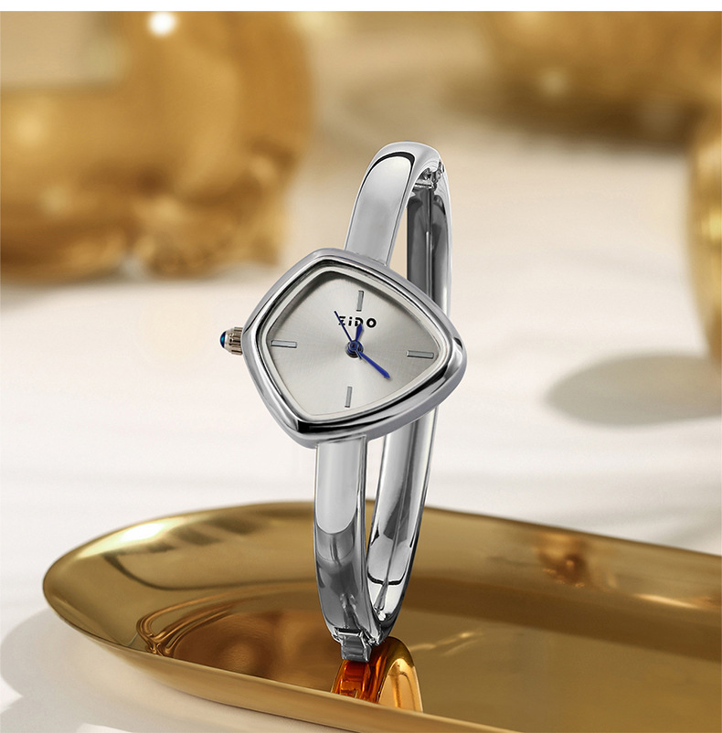 Elegant damklocka med quartzverk i armbandstil_voghion.com