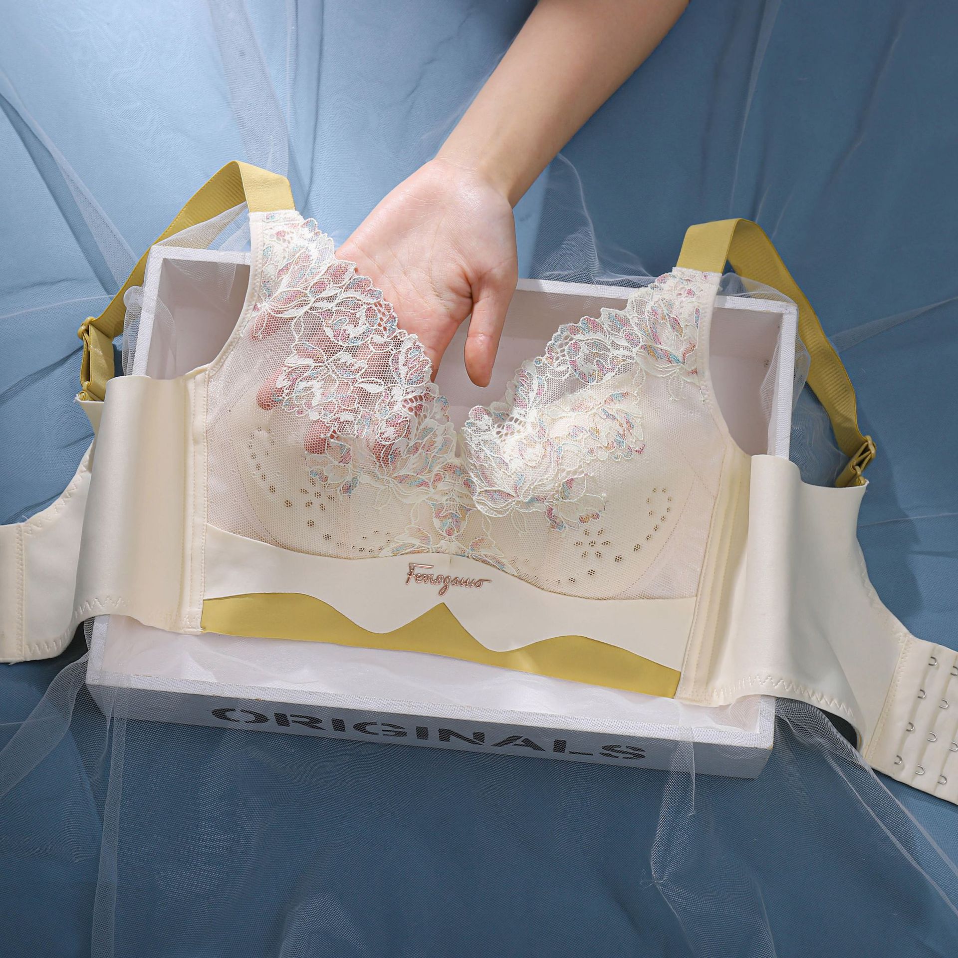 蕾絲內衣女洞洞杯薄款胸罩收副乳防外擴聚攏透氣無鋼圈性感文胸罩