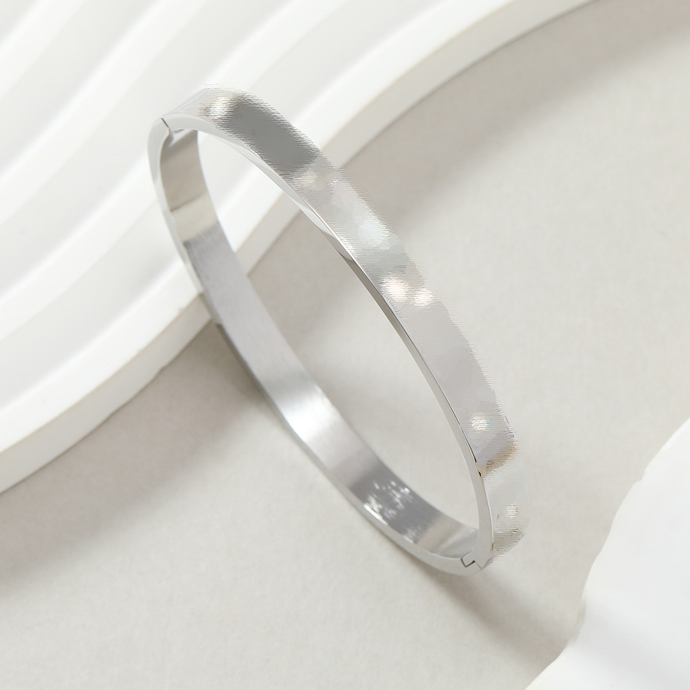 Bracciale in acciaio inossidabile con fibbia in zircone con diamanti incastonati, stile minimalista, da donna, in titanio, gioielli_voghion.com