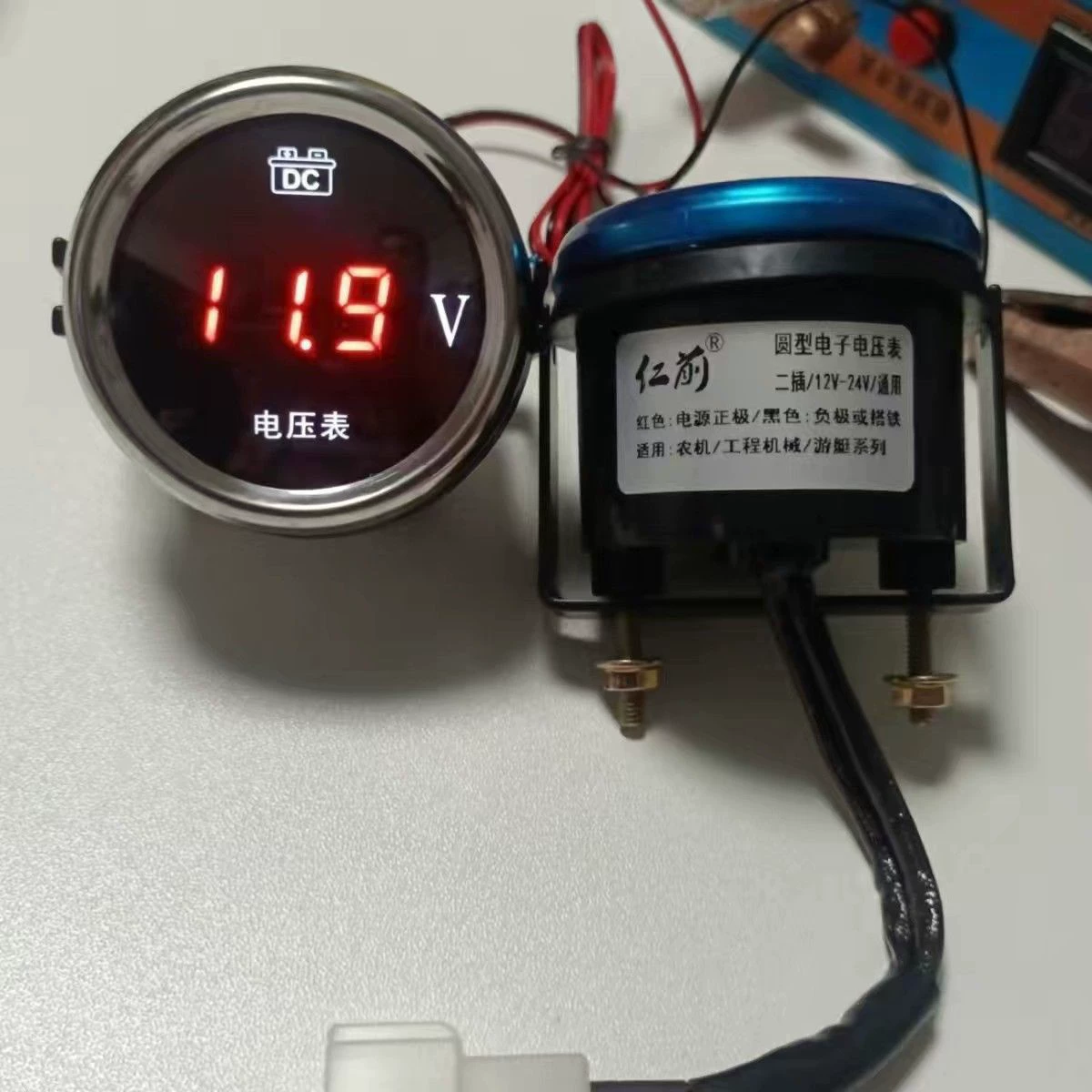 Трактор комбайн вилочный погрузчик модификация аксессуары Электронный вольтметр круглый маленький универсальный водонепроницаемый сейсмостойкость