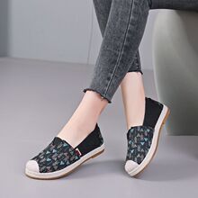 ������ЬŮ�¿�����һ�ŵ����ЬŮʿ��������Ь͸������ƽ�׵�Ь