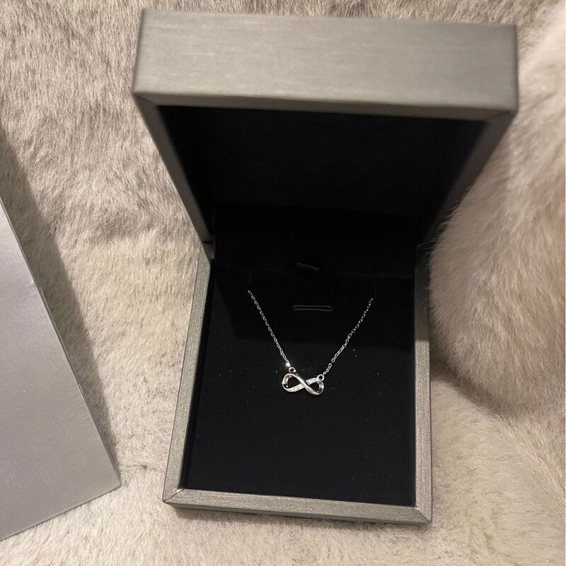 Eternal Infinity Symbol Necklace for Women, Light Luxury Niche Clavicle Chain, Elegant Pendant, Gift for Girlfriend Eternal Infinity Symbol Necklace for Women, Light Luxury Niche Clavicle Chain, Elegant Pendant, Gift for Girlfriend