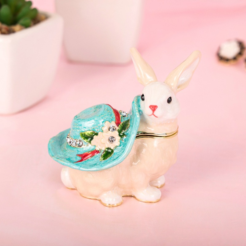 New Zodiac Ornaments Enamel Straw Hat Rabbit 2023 Creative Zodiac Gift Alloy Jewelry Box Wholesale