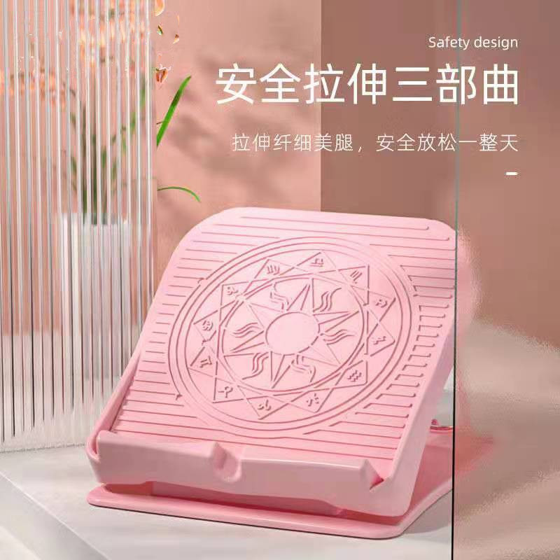 筋金入りの学生の女性のふくらはぎの踏み台は折り畳み可能です。|undefined