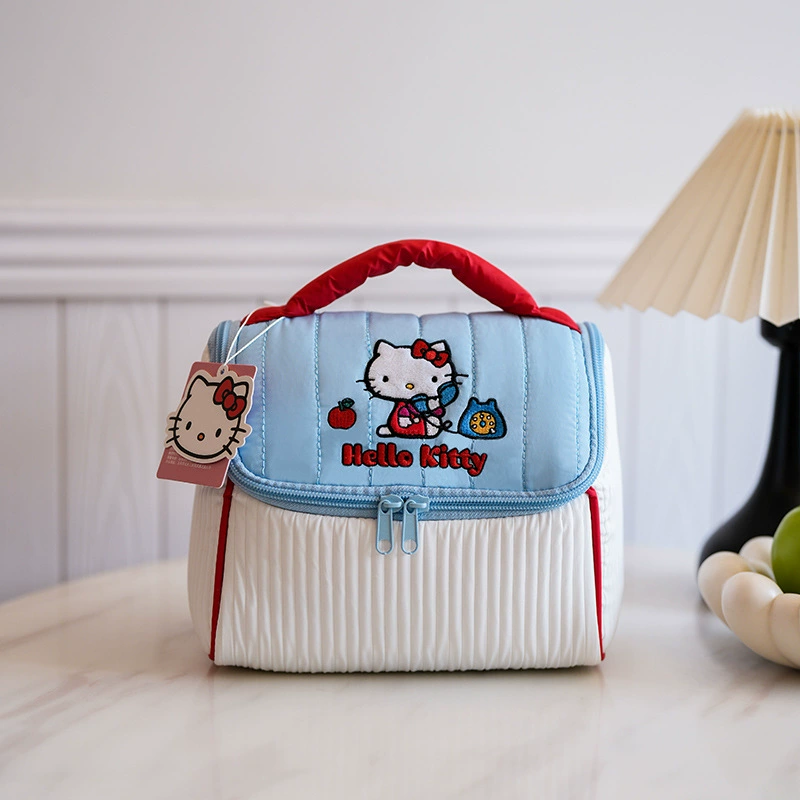 Косметичка Sanrio стеганая с синтепоном-наполнением, просторная дорожная организация, рисунки с героями