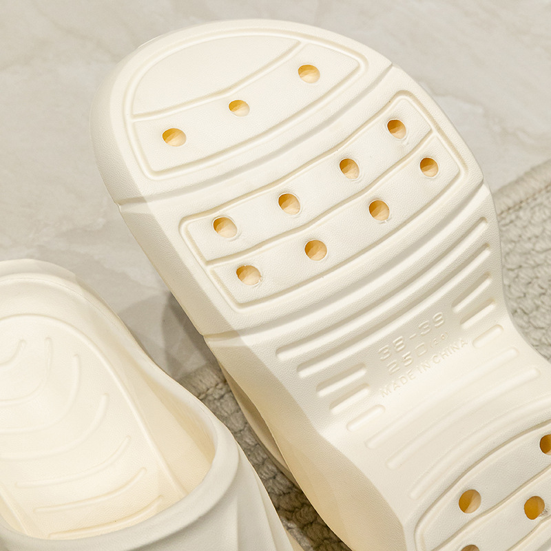 Height-Increasing Slippers For Summer 2026 New Fashionable Platform Thick-Soled Sandals Women's Non-Slip Beach Shoes_vogvips.com