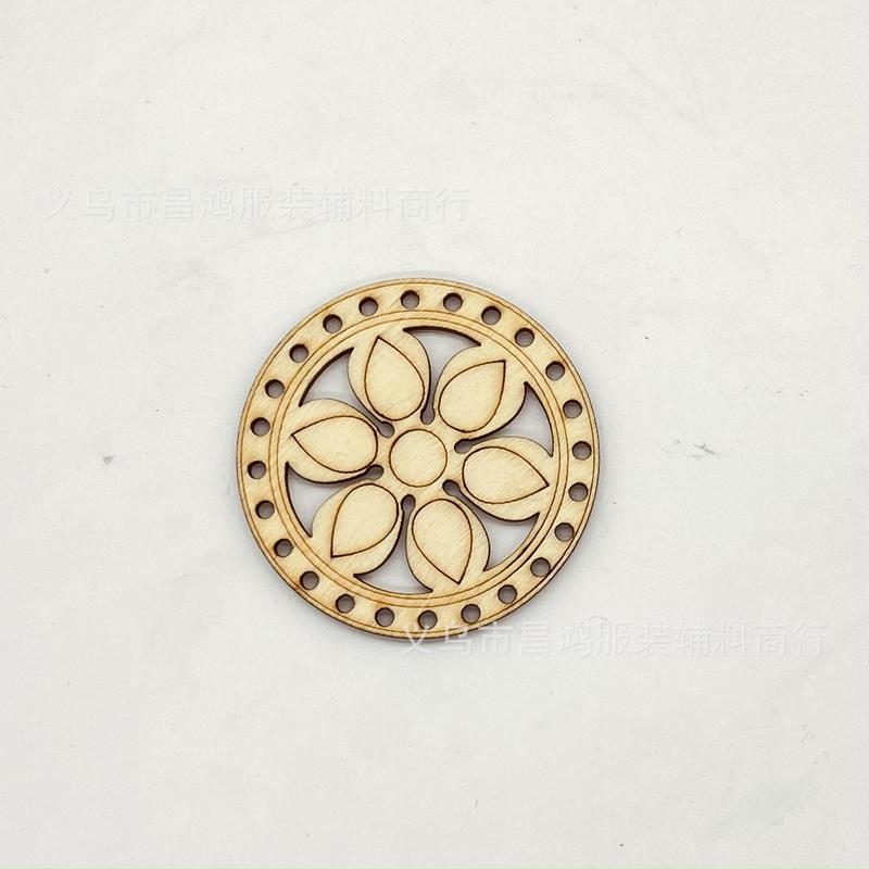 Diyアクセサリーの木製の透かし彫りのペンダントの透かし彫りの窓の花の木の切れの60mm-70mmの透かし彫りの円の現物の卸売り|undefined