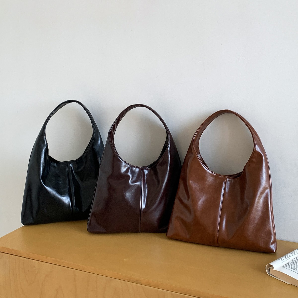 Korean Style 2026 Early Spring New Women's Vintage Soft Leather Hobo Bag Large Capacity Commuter Shoulder Underarm Handbag