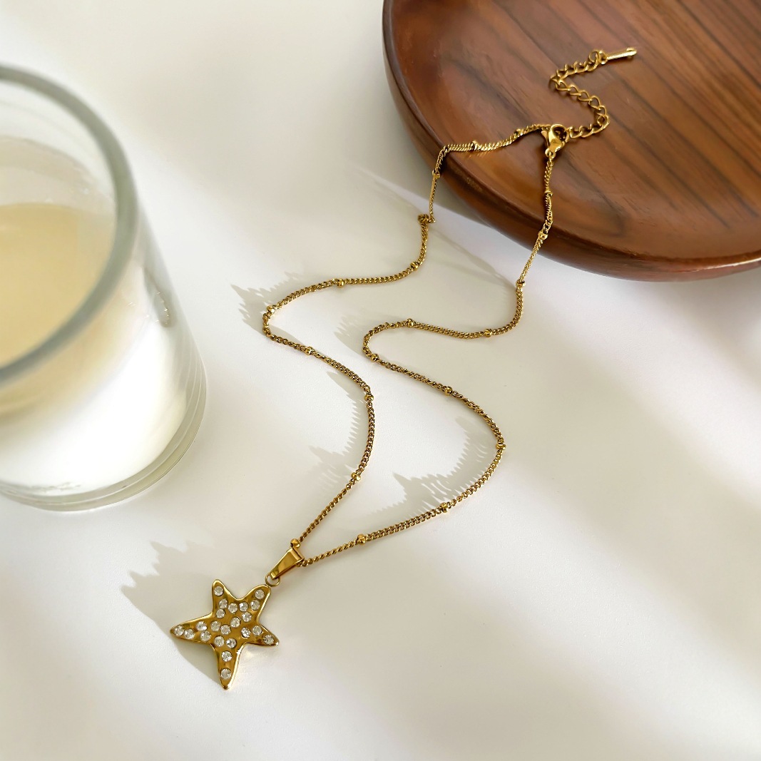 Nouveau pendentif bottes en forme d'étoile à cinq branches sertie de diamants, un best-seller transfrontalier européen et américain pour femmes_voghion.com