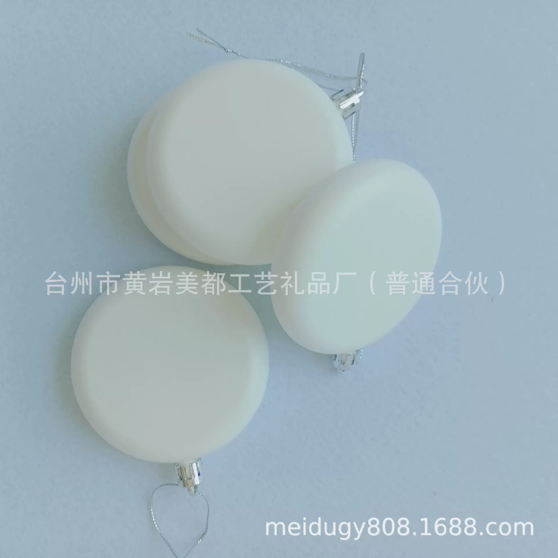 亚马逊热卖塑料扁球印刷LOGO装饰挂件圣诞球塑料球装饰挂件扁球