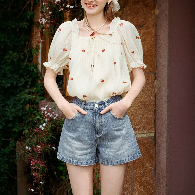 2026 Summer New Style Babydoll Shirt with Puff Sleeves and Square Collar, Cherry Floral Chiffon Shirt for Women S96S569 2026 Summer New Style Babydoll Shirt with Puff Sleeves and Square Collar, Cherry Floral Chiffon Shirt for Women S96S569