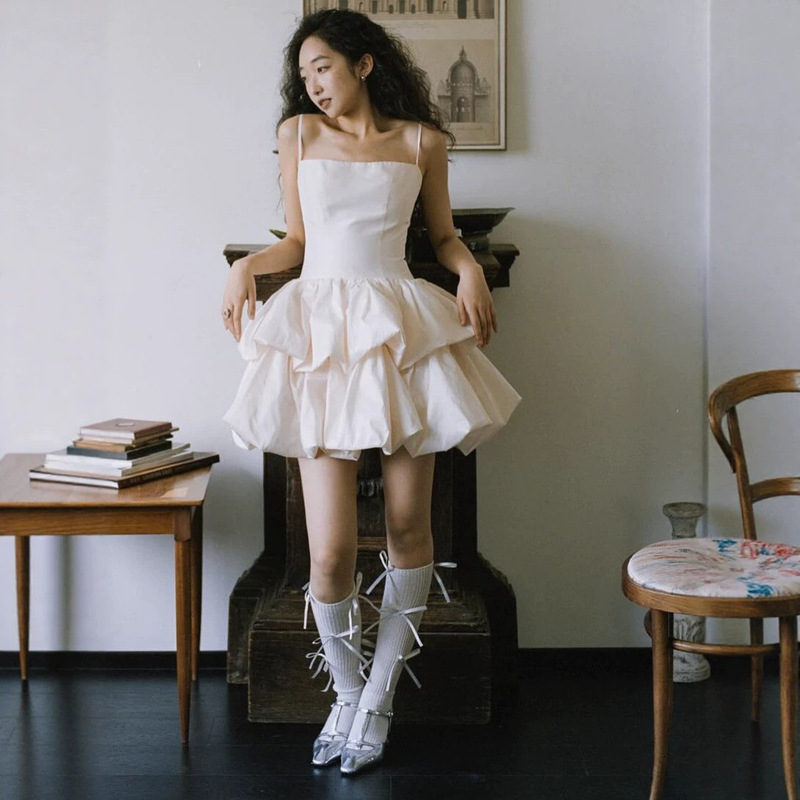 French-style light wedding dress with straps, simple taffeta, niche high-end feel, suitable for travel photography, birthday parties, and as a small formal dress for women