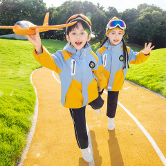 校服套装小学生冲锋衣三件套儿童班服一年级运动幼儿园园服秋冬款